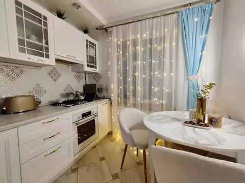 Продается 2-комнатная квартира