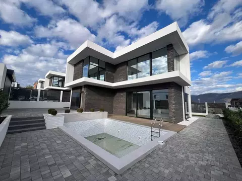 Дом в Краснодарский край, Геленджик  (227 м)