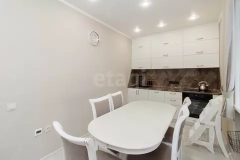 3-к кв. Тюменская область, Тюмень 6-й мкр, ул. Валерии Гнаровской, 9 ...