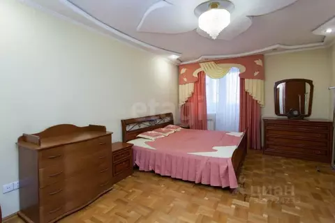 3-к кв. Ханты-Мансийский АО, Сургут Комсомольский просп., 13 (140.5 м)