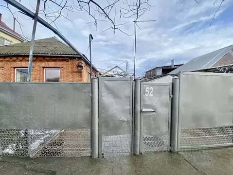 Дом в Краснодарский край, Краснодар Славянский мкр, ул. Имени ...