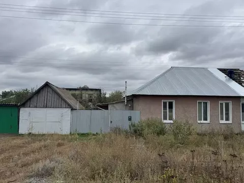 Дом в Саратовская область, Пугачевский район, Заволжское муниципальное ...