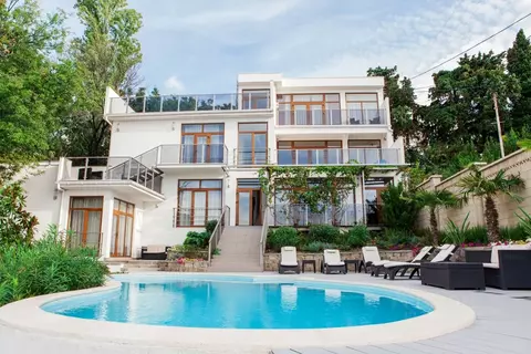 Дом в Крым, Ялта муниципальный округ, Парковое пгт  (350 м)