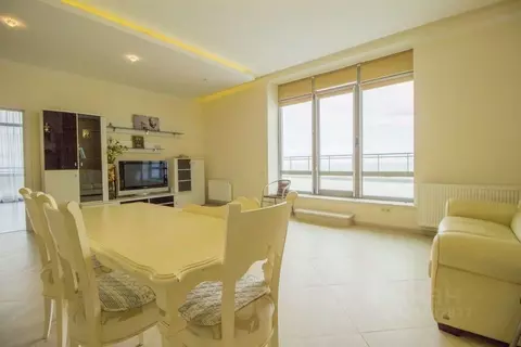 3-к кв. Крым, Алушта ул. Парковая, 5 (230.0 м)