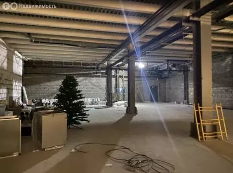 Торговая площадь (608 м)