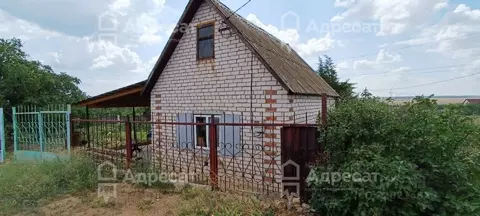 Дом в Волгоградская область, Волгоград Дзержинец СНТ, Степной массив, ...