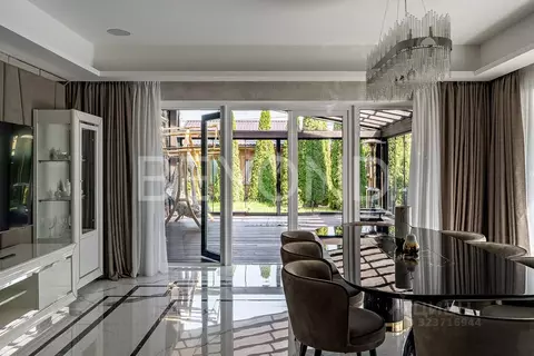 Дом в Санкт-Петербург, Санкт-Петербург, Петергоф ул. Александровская, ...