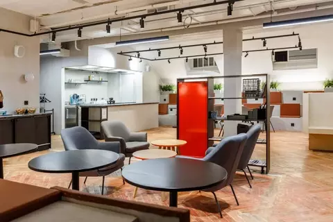 Офис в Санкт-Петербург Большая Морская ул., 3-5 (715 м)