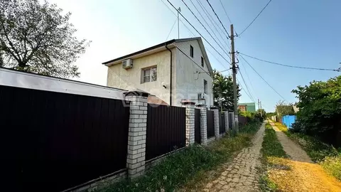 Дом в Волгоградская область, Волгоград Дзержинец СНТ, Степной массив, ...