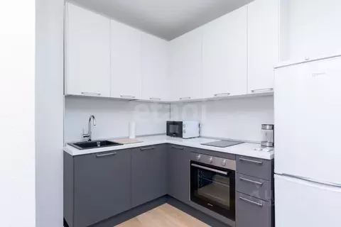 1-к кв. Тюменская область, Тюмень ул. Юрия Рогачева, 11к2 (33.7 м)