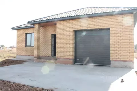 Дом в Оренбургская область, Оренбургский район, с. Нежинка ул. ...