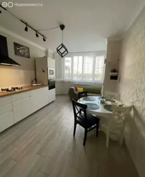 3-комнатная квартира: Нальчик, улица Тарчокова (84 м)