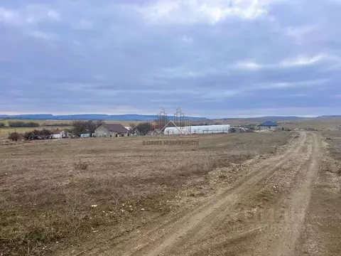 Участок в Крым, Симферопольский район, Чистенское с/пос, с. Камышинка  ...