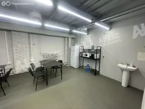Склад (933 м)