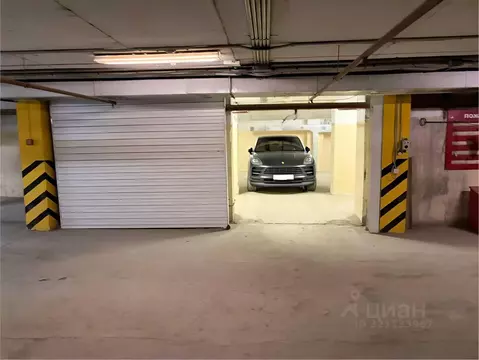 Гараж в Свердловская область, Екатеринбург ул. Белинского, 32 (80 м)