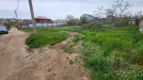 Участок в Крым, Симферопольский район, Молодежное пгт ул. Клубничная, ...