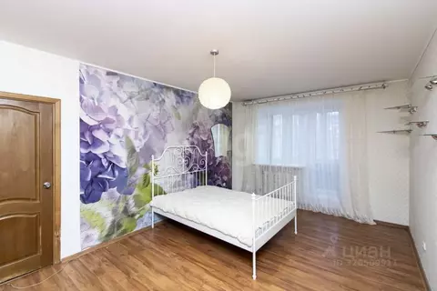 1-к кв. Тюменская область, Тюмень ул. 50 лет Октября, 1 (52.0 м)