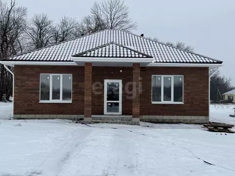 Дом в Белгородская область, Белгородский район, Пушкарское с/пос, с. ...