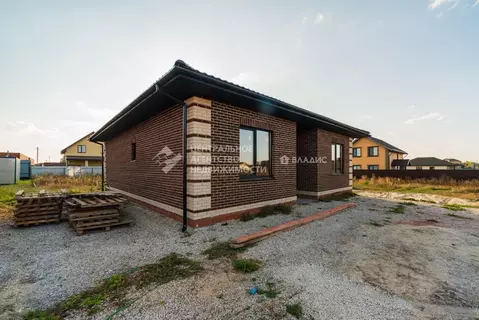 Дом в Рязанская область, Рязанский район, Дубровическое с/пос, с. ...