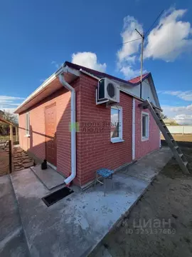 Дом в Астраханская область, Наримановский район, пос. Рычанский пер. ...