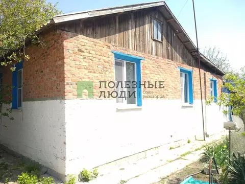 Дом в Астраханская область, Икрянинский район, с. Маячное ул. 40 лет ...