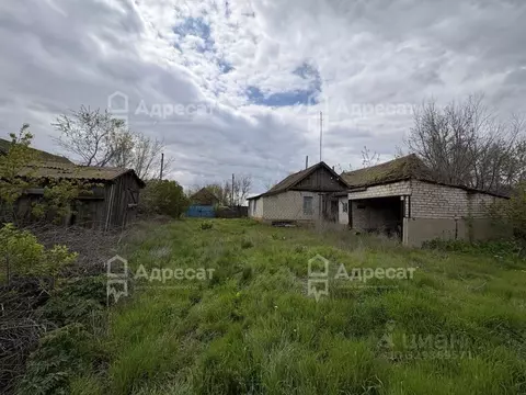 Дом в Волгоградская область, Светлоярский район, Привольненское с/пос, ...
