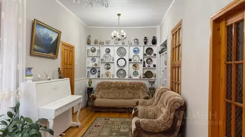 Дом в Дагестан, Махачкала ул. Мирзабекова, 13 (300 м)