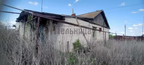 Дом в Волгоградская область, Дубовский район, Малоивановское с/пос, с. ...