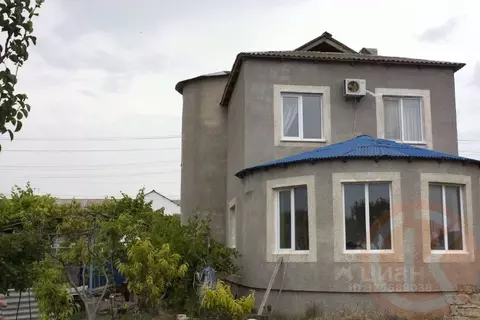 Дом в Крым, Сакский район, Суворовское с/пос, с. Каменоломня ул. ...