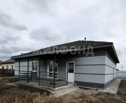 Дом в Хакасия, Усть-Абаканский район, пос. Тепличный Зеленая ул. (150 ...