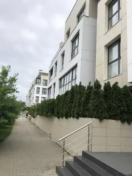 Продается 4-комнатная квартира