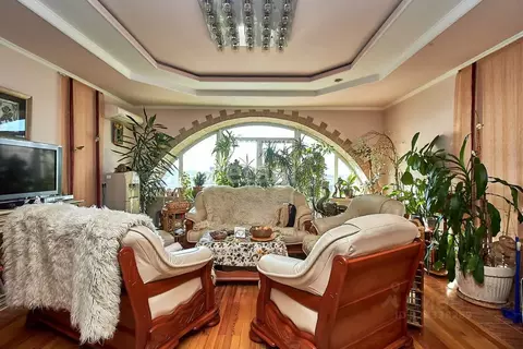 5-к кв. Тюменская область, Тюмень ул. Герцена, 55 (295.5 м)