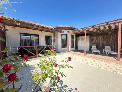 Дом в Сакский район, Молочненское сельское поселение, село Витино (60 ...