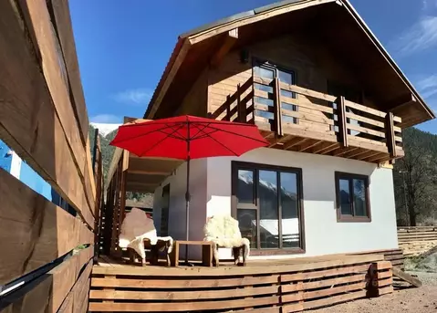 Дом в Карачаево-Черкесия, Зеленчукский район, с. Архыз ул. Водопадная, ...