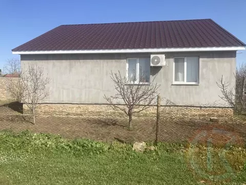 Дом в Крым, Сакский район, Молочненское с/пос, с. Абрикосовка ул. ...