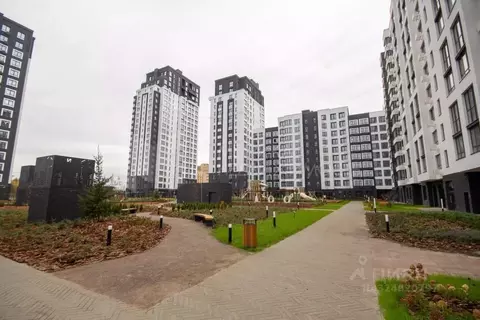 Студия Тюменская область, Тюмень ул. Братьев Бондаревых, 5 (27.9 м)