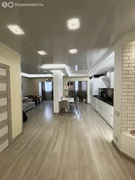 3-комнатная квартира: Энгельс, Степная улица, 57А (100 м)