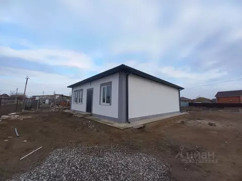 Дом в Астраханская область, Приволжский район, с. Началово ул. ...