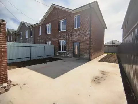 Таунхаус в Краснодарский край, Динской район, Новотитаровская ст-ца ...