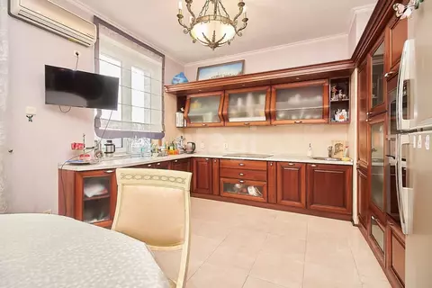 4-к кв. Тюменская область, Тюмень ул. Республики, 171к2 (176.5 м)