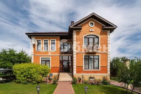 Дом в Москва ул. Братьев Гримм (310 м)