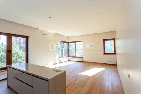 Продается 3-комнатная квартира