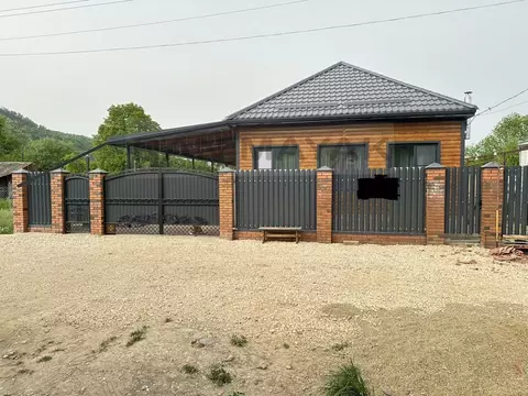 Дом в Адыгея, Майкопский район, пос. Каменномостский ул. Веселая, 17 ...