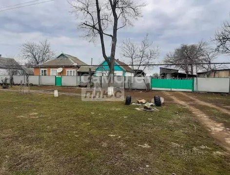 Дом в Калмыкия, Городовиковский район, с. Виноградное Пролетарская ул. ...