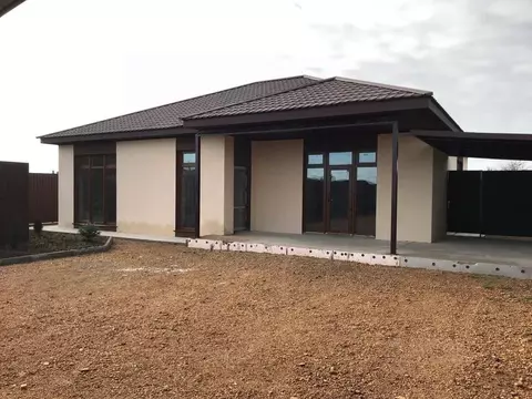 Дом в Крым, Сакский район, с. Уютное ул. Юрия Гагарина, 13 (135 м)