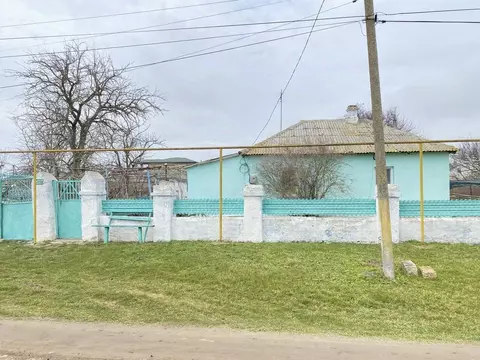 Дом в Крым, Сакский район, Суворовское с/пос, с. Великое ул. ...