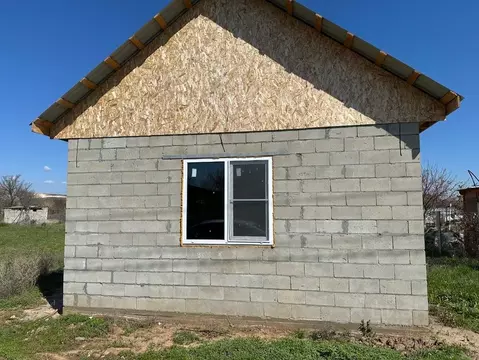 Дом в Волгоградская область, Светлоярский район, Большечапурниковское ...