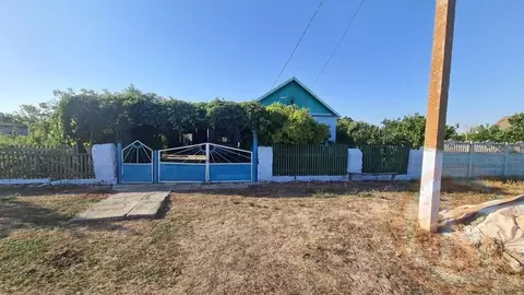 Дом в Крым, Черноморский район, Межводненское с/пос, с. Водопойное ул. ...