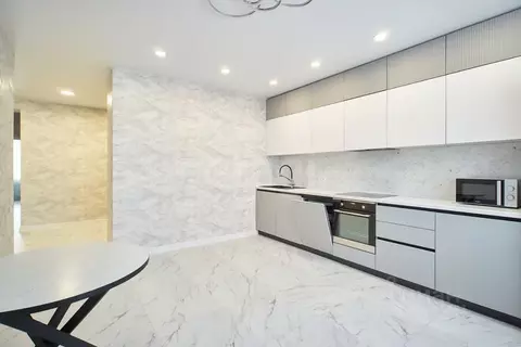 2-к кв. Тюменская область, Тюмень ул. Республики, 204к6 (74.0 м)