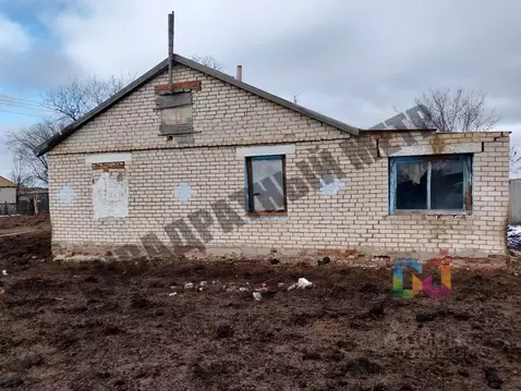 Дом в Калмыкия, Малодербетовский район, пос. Хонч Нур ул. Братьев ...